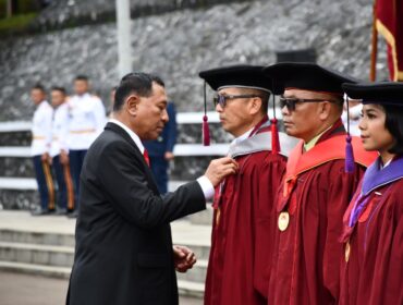 Kepala Staf Koarmada I (Kaskoarmada I) Laksamana Pertama TNI Arif Badrudin, M.Mgt., Stud, resmi diwisuda sebagai lulusan Program Doktor di Universitas Pertahanan Republik Indonesia (Unhan RI).