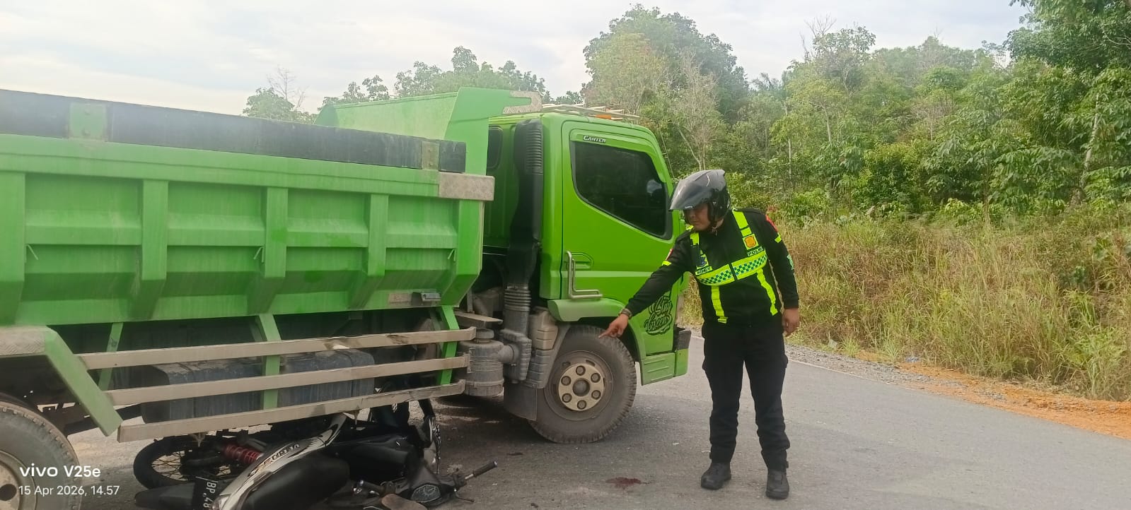 Satlantas Polres Bintan saat melakukan pengecekkan lokasi Kecelakaan, Kamis (16/04) F-Humas Polres Bintan