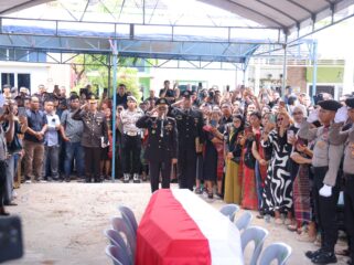 Pemakaman Bripda Natanael Simanungkalit, Jum'at (17/04). F-Humas Polda Kepri