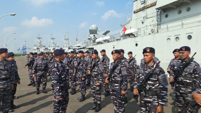 
					Koarmada I menggelar Apel Kesiapan Pasukan di Dermaga Pondok Dayung Jakarta, pada Senin (20/04/2026) sebagai bagian dari rangkaian Latihan Operasi Laut Gabungan (Latopslagab) TNI AL Tahun 2026.