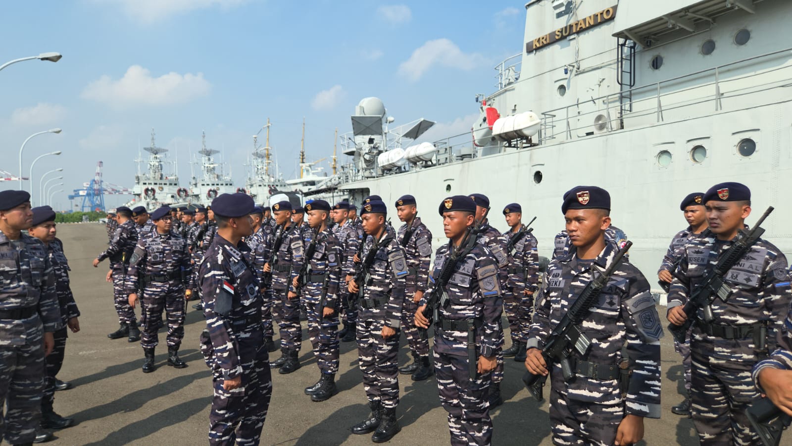 Koarmada I menggelar Apel Kesiapan Pasukan di Dermaga Pondok Dayung Jakarta, pada Senin (20/04/2026) sebagai bagian dari rangkaian Latihan Operasi Laut Gabungan (Latopslagab) TNI AL Tahun 2026.