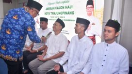 Walikota Tanjungpinang, H. Lis Darmansyah saat melepas Keberangkatan Calon Jemaah Haji dari Kota Tanjungpinang, 17 April 2026