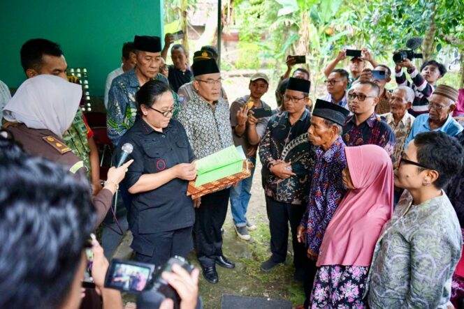 
					Akhir Perjuangan Panjang, Sertipikat Tanah Mbah Tupon Kembali ke Tangan yang Berhak