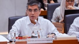 Menteri Ketenagakerjaan Yassierli saat menggelar rapat kerja bersama anggota Komisi IX DPR RI, Kamis (09/04) lalu 