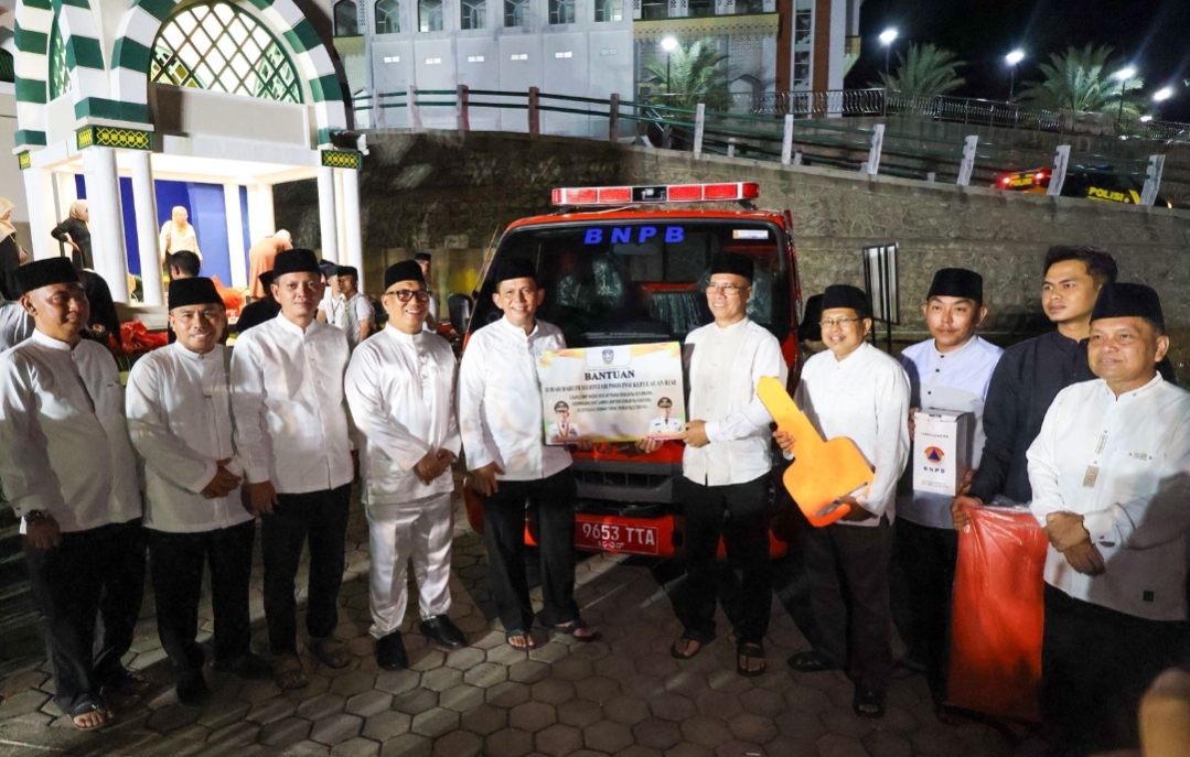 Gubernur Ansar yang hadir bersama Wakil Gubernur Nyanyang Haris