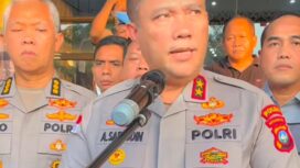Kapolda Kepri, Irjen Pol Asep Syafrudin didampingi PJU Polda Kepri saat memberikan keterangan pers terkait kematian Bripda NS, Selasa (14/04). F-Kepri.info
