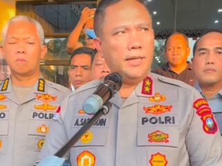 Kapolda Kepri, Irjen Pol Asep Syafrudin didampingi PJU Polda Kepri saat memberikan keterangan pers terkait kematian Bripda NS, Selasa (14/04). F-Kepri.info