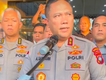 Kapolda Kepri, Irjen Pol Asep Syafrudin didampingi PJU Polda Kepri saat memberikan keterangan pers terkait kematian Bripda NS, Selasa (14/04). F-Kepri.info