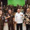 Gubernur Kepulauan Riau, H. Ansar Ahmad, bersama Kepala Kejaksaan Tinggi Kepri, J. Devy Sudarso dan Plt Sekdaprov Lucky. F-Kominfo Kepri 