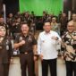 Gubernur Kepulauan Riau, H. Ansar Ahmad, bersama Kepala Kejaksaan Tinggi Kepri, J. Devy Sudarso dan Plt Sekdaprov Lucky. F-Kominfo Kepri