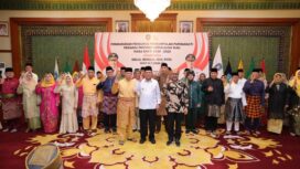 Gubernur Kepulauan Riau H. Ansar Ahmad bersama Pengurus Perkumpulan Purnabakti Pegawai Provinsi Kepulauan Riau Masa Bakti 2026–2029 di Gedung Daerah, Tanjungpinang, Kamis (16/4). F-Kominfo Kepri 