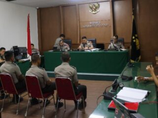 Empat anggota Ditsamapta Polda Kepri yang terlibat dalam kasus pembunuhan Bripda NS saat mengikuti Sidang Komisi Kode Etik Profesi (KKEP, Jum'at (17/04). F-Kepri.info