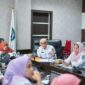 Kepala Dinas Penamaan Modal dan Pelayanan Terpadu Satu Pintu (DPMPTSP) Kepri, Hasfarizal Handra saat memimpin rapat.F-DPMPTSP Kepri.