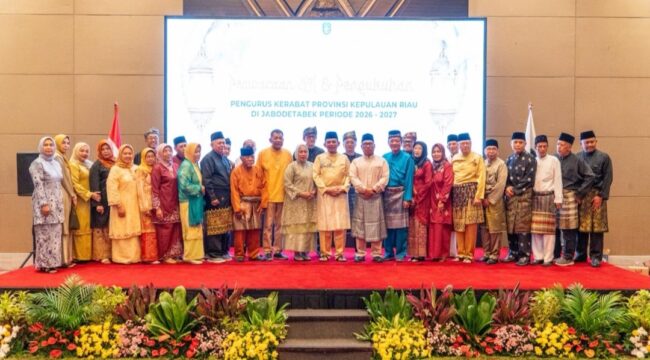 Gubernur dan Wakil Gubernur Kepri bersilaturahmi dengan Keluarga Besar Kepulauan Riau yang ada di Jakarta, Bogor, Depok, Tangerang dan Bekasi (Jabodetabek) dalam halalbihalal Idul Fitri 1447 H digelar di Novotel Mangga Dua Square Jakarta, Minggu (19/4/2026). F-Kominfo Kepri 