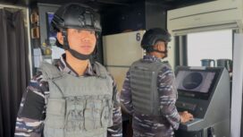 Personil KRI Alamang-644 Satkat Koarmada I melaksanakan Latihan Kesiapsiagaan Peran Tempur Bahaya Udara di perairan Selat Malaka sebagai bagian dari upaya berkelanjutan dalam meningkatkan profesionalisme dan kesiapan tempur prajurit TNI Angkatan Laut. Kegiatan ini menjadi salah satu bentuk pembinaan kemampuan tempur unsur kapal perang dalam menghadapi dinamika ancaman di laut, Selasa (21/04) F-Dispen Koarmada I 