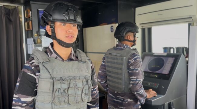 Personil KRI Alamang-644 Satkat Koarmada I melaksanakan Latihan Kesiapsiagaan Peran Tempur Bahaya Udara di perairan Selat Malaka sebagai bagian dari upaya berkelanjutan dalam meningkatkan profesionalisme dan kesiapan tempur prajurit TNI Angkatan Laut. Kegiatan ini menjadi salah satu bentuk pembinaan kemampuan tempur unsur kapal perang dalam menghadapi dinamika ancaman di laut, Selasa (21/04) F-Dispen Koarmada I 