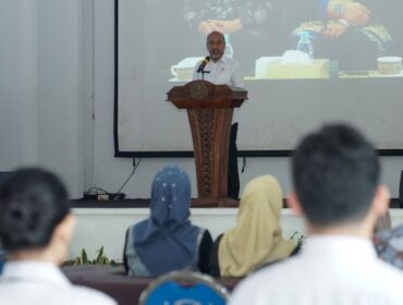 Penjabat Sekretaris Daerah Provinsi Kepri, Luki Zaiman Prawira, saat menyampaikan sambutan di acara Latsar CPNS 2026, Kamis (23/04). F-Kominfo 