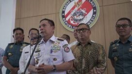 Kepala Bakamla RI, Laksamana Madya TNI Dr. Irvansyah, S.H., M.Tr.Opsla., C.H.R.M.P., didampingi Wakil Gubernur Kepri, Nyanyang Haris Pratamura, Kamis (23/09)