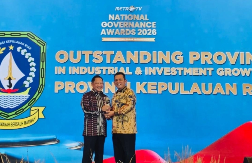 Gubernur Kepulauan Riau, Ansar Ahmad, sukses memboyong dua penghargaan bergengsi dalam ajang National Governance Awards 2026 yang digelar di The Ritz-Carlton Jakarta, Jumat (24/4/2026).