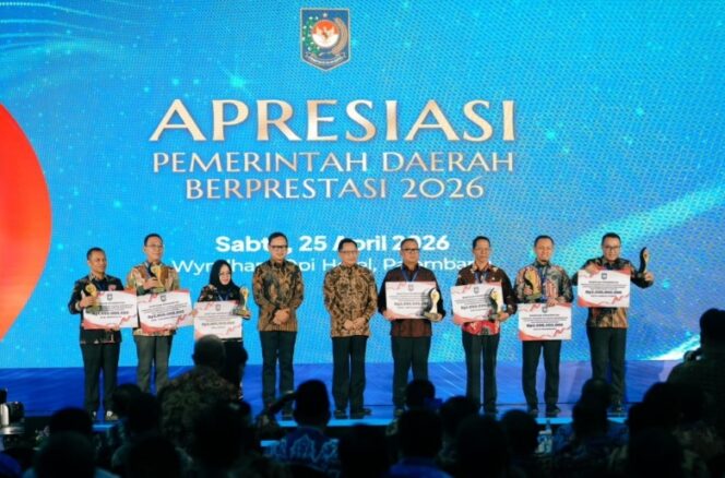 
					Pemerintah Provinsi Kepulauan Riau kembali mendapatkan penghargaan membanggakan di tingkat nasional. Pemrov Kepri meraih predikat Terbaik 1 Kategori Penanggulangan Kemiskinan dan Stunting pada ajang Apresiasi Pemerintah Daerah Berprestasi 2026 dari Pemerintah Pusat melalui Kementrian Dalam Negeri.