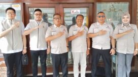 Empat dari kanan, Ketua DPD Himpunan Kerukunan Tani Indonesia (HKTI) Provinsi Kepri, Nyanyang Haris Pratamura, menghadiri peringatan Hari Ulang Tahun HKTI ke-53 yang digelar di Auditorium Kementerian Pertanian RI, Jakarta, Senin (27/4). 