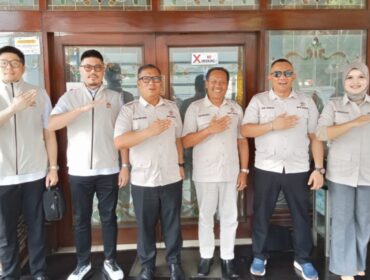 Empat dari kanan, Ketua DPD Himpunan Kerukunan Tani Indonesia (HKTI) Provinsi Kepri, Nyanyang Haris Pratamura, menghadiri peringatan Hari Ulang Tahun HKTI ke-53 yang digelar di Auditorium Kementerian Pertanian RI, Jakarta, Senin (27/4). 