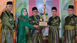 Wali Kota Tanjungpinang, H. Lis Darmansyah, S.H. didampingi Sekdaprov Kepri, Misni dan Wawako Raja Arija usai membuka MTQH tingkat Kota Tanjungpinang, Senin (27/04) malam. 