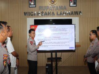 Kapolresta Tanjungpinang Kombes Pol. Indra Ranu Dikarta, S.I.K., M.Si., beserta Pejabat Utama (PJU) Polresta Tanjungpinang dan diikuti oleh seluruh personel yang terlibat dalam operasi pengamanan May Day. Gladi Posko dan TFG, Rabu (29/03). F-Humas Polresta Tanjungpinang 