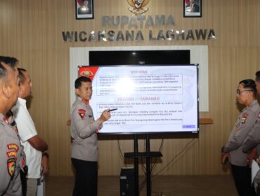 Kapolresta Tanjungpinang Kombes Pol. Indra Ranu Dikarta, S.I.K., M.Si., beserta Pejabat Utama (PJU) Polresta Tanjungpinang dan diikuti oleh seluruh personel yang terlibat dalam operasi pengamanan May Day. Gladi Posko dan TFG, Rabu (29/03). F-Humas Polresta Tanjungpinang 