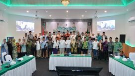 Mentri Nusron saat bersama organisasi Islam se-NTB, Jumat (10/04) F-Humas 
