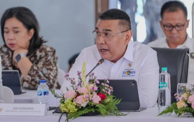 
					Wakil Menteri (Wamen) ATR/Wakil Kepala (Waka) BPN, Ossy Dermawan, dalam Rapat Koordinasi (Rakor) Tingkat Menteri di Stasiun Tanahabang Baru, Jakarta, Rabu (22/04/2026).
