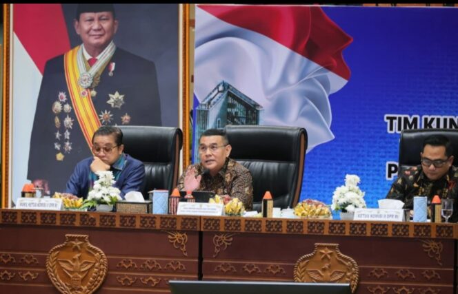 
					Wakil Menteri ATR/BPN, Ossy Dermawan saat memimpin rapat bersama Pemprov Kalteng 