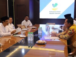 Gubernur Ansar saat bertemu dengan Mensos RI, Rabu (29/04). F-Kominfo Kepri 