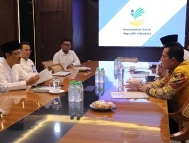 Gubernur Ansar saat bertemu dengan Mensos RI, Rabu (29/04). F-Kominfo Kepri 