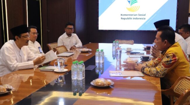 Gubernur Ansar saat bertemu dengan Mensos RI, Rabu (29/04). F-Kominfo Kepri 