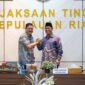 Kanan, Wagub Kepri, Nyanyang Haris Pratamura salam komando bersama Kajati Kepri, Jum'at (22/05)