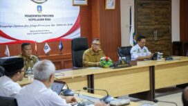 Wakil Gubernur Kepulauan Riau, Nyanyang Haris Pratamura, menghadiri sekaligus menjadi keynote speaker pada kegiatan Rapat Koordinasi Daerah (Rakorda) Peningkatan Kapasitas Aparatur dan Kelembagaan Desa se-Provinsi Kepulauan Riau Tahun 2026 di Ruang Rapat Utama Kantor Gubernur Kepri, Dompak, Tanjungpinang, Senin (25/5).
