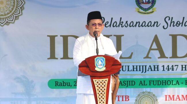 Gubernur Kepulauan Riau, H. Ansar Ahmad, melaksanakan Salat Iduladha 1447 Hijriah tingkat Provinsi Kepulauan Riau sekaligus bertindak sebagai khatib, di Lapangan Masjid Al Fudhola, Bengkong Permai, Kota Batam, Rabu (27/5).
