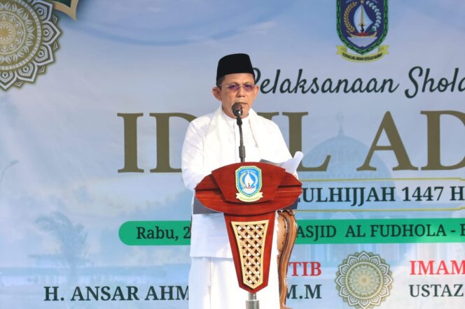 
					Gubernur Kepulauan Riau, H. Ansar Ahmad, melaksanakan Salat Iduladha 1447 Hijriah tingkat Provinsi Kepulauan Riau sekaligus bertindak sebagai khatib, di Lapangan Masjid Al Fudhola, Bengkong Permai, Kota Batam, Rabu (27/5).
