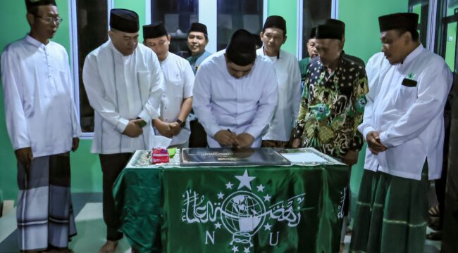 Bupati Bintan, Roby Kurniawan, dengan penuh syukur meresmikan Kantor Majelis Wakil Cabang Nahdlatul Ulama (MWC-NU) Kecamatan Gunung Kijang, Selasa malam (5/5).
