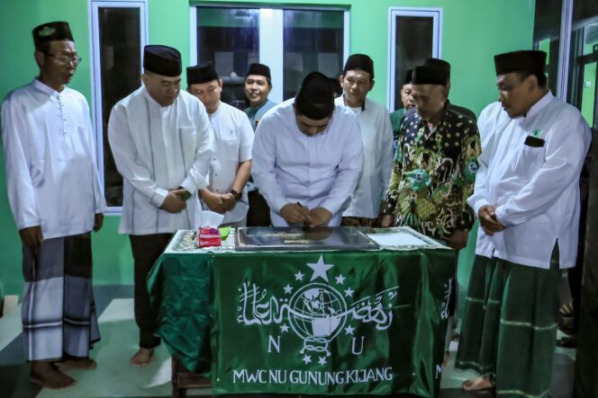 
					Bupati Bintan, Roby Kurniawan, dengan penuh syukur meresmikan Kantor Majelis Wakil Cabang Nahdlatul Ulama (MWC-NU) Kecamatan Gunung Kijang, Selasa malam (5/5).