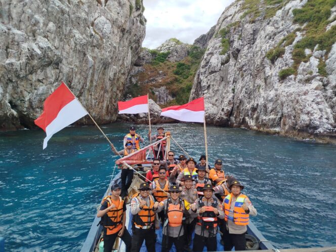
					Kepolisian Sektor (Polsek) Jemaja, Polres Kepulauan Anambas, melaksanakan patroli gabungan perbatasan di sejumlah pulau terluar wilayah Kecamatan Jemaja, Sabtu (09/05/2026).