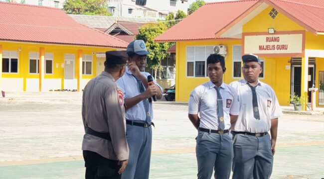 Satuan Pembinaan Masyarakat (Sat Binmas) Polresta Tanjungpinang melaksanakan kegiatan sosialisasi penyuluhan Kamtibmas dan bahaya narkoba kepada siswa-siswi SMAN 4 Kota Tanjungpinang, Senin (11/5/2026).