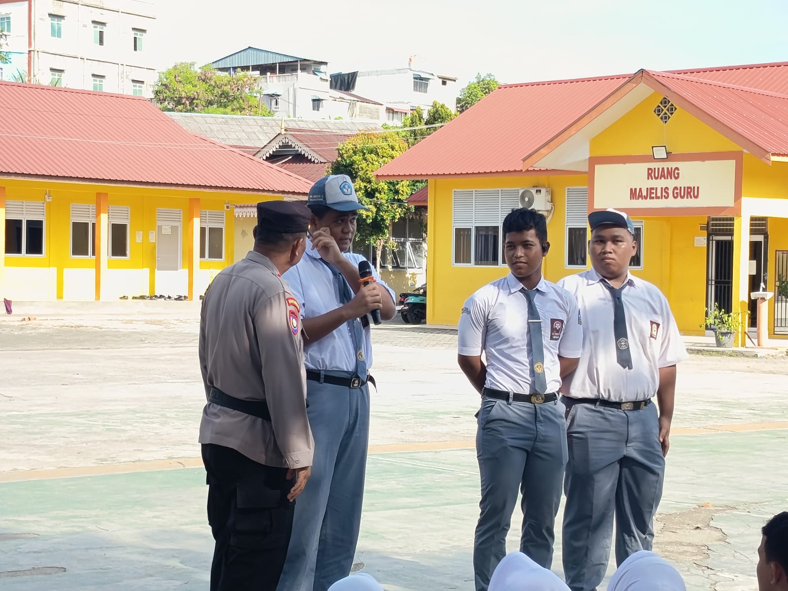 Satuan Pembinaan Masyarakat (Sat Binmas) Polresta Tanjungpinang melaksanakan kegiatan sosialisasi penyuluhan Kamtibmas dan bahaya narkoba kepada siswa-siswi SMAN 4 Kota Tanjungpinang, Senin (11/5/2026).