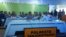 Polresta Tanjungpinang mengikuti kegiatan Zoom Meeting Panen Raya Jagung Serentak Kuartal II Tahun 2026, Groundbreaking 10 Gudang Ketahanan Pangan Polri, serta Launching Operasional 166 Satuan Pelayanan Pemenuhan Gizi (SPPG) Polri, yang berlangsung di Command Centre Polresta Tanjungpinang, Sabtu (16/05/2026).