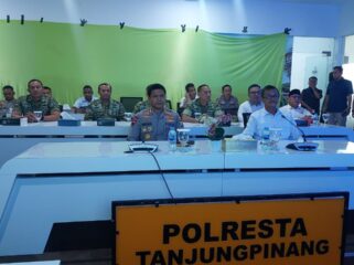 Polresta Tanjungpinang mengikuti kegiatan Zoom Meeting Panen Raya Jagung Serentak Kuartal II Tahun 2026, Groundbreaking 10 Gudang Ketahanan Pangan Polri, serta Launching Operasional 166 Satuan Pelayanan Pemenuhan Gizi (SPPG) Polri, yang berlangsung di Command Centre Polresta Tanjungpinang, Sabtu (16/05/2026).