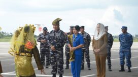 Panglima Komando Armada I (Pangkoarmada I) Laksamana Muda TNI Haris Bima B, S.E., M.Si., M.Tr.Opsla., didampingi Ketua Gabungan I Gabungan Jalasenastri Koarmada RI Ny. Putri Haris Bima melaksanakan kunjungan kerja ke Wilayah Gugus Tempur Laut (Guspurla) Koarmada I di Selat Lampa, Kabupaten Natuna, pada Jumat (15/05/2026).
