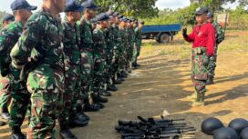 Prajurit KRI Imam Bonjol-383 Satkor Koarmada melaksanakan latihan menembak senjata ringan (Senri) di Lapangan Tembak Satdik 1, Tanjung Uban, pada Senin (25/05/2026).
