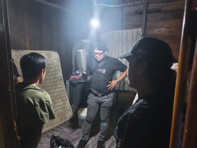 
					Tim Jatanras Polresta Tanjungpinang dan Anggota Unit Reskrim Polsek Tanjungpinang Kota berhasil meringkus pelaku Pencurian dan Penadah,Rabu (27/05)