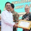 Bangun Motivasi Jajaran, Sekjen Kementerian ATR/BPN Beri Penghargaan kepada Satker Pengelola Kearsipan Terbaik